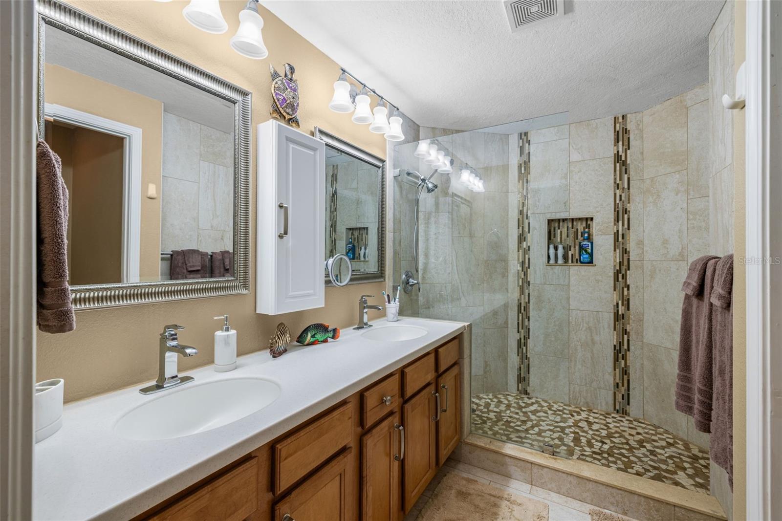 Image 20 of 30 For 810 Lantern Way