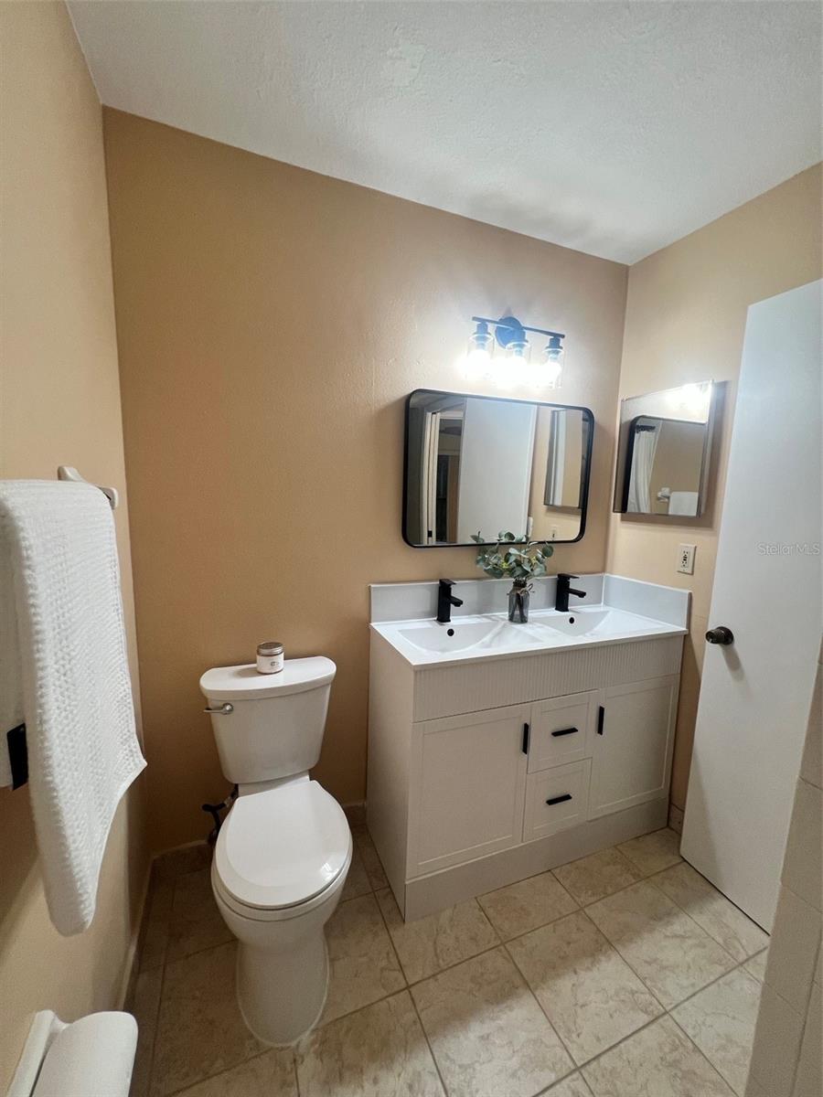 Image 13 of 31 For 11707 Raintree Village Boulevard C