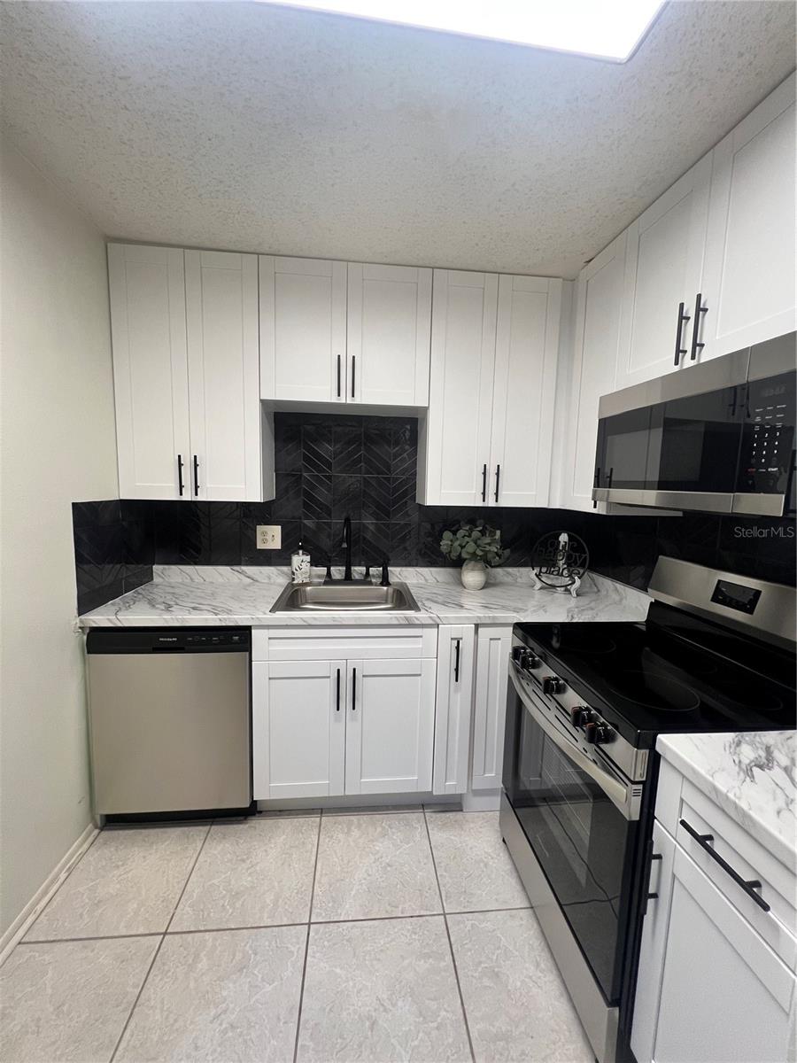 Image 4 of 31 For 11707 Raintree Village Boulevard C