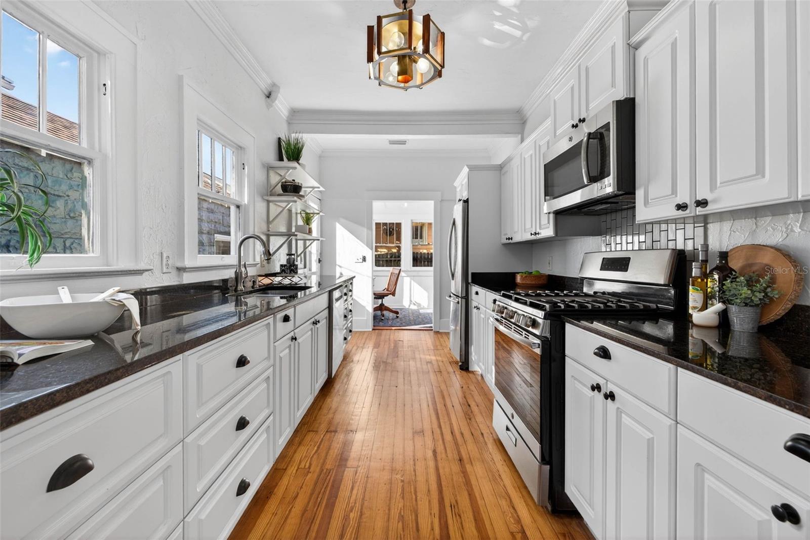 Image 11 of 38 For 736 6th Street N