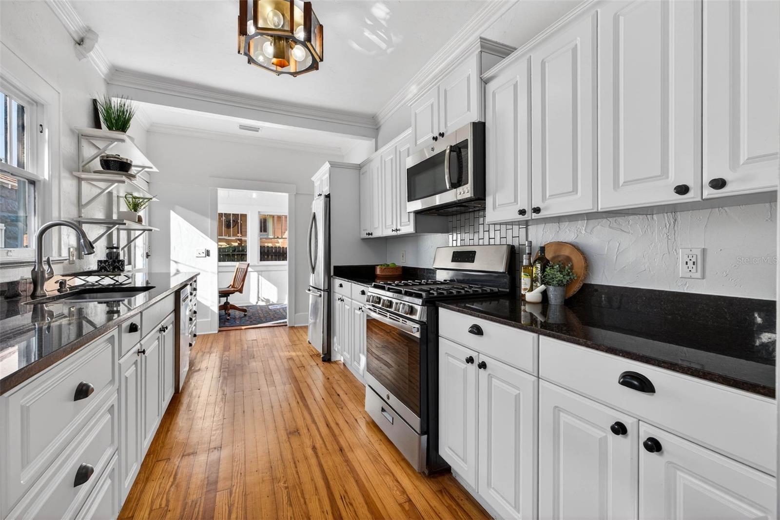 Image 16 of 38 For 736 6th Street N