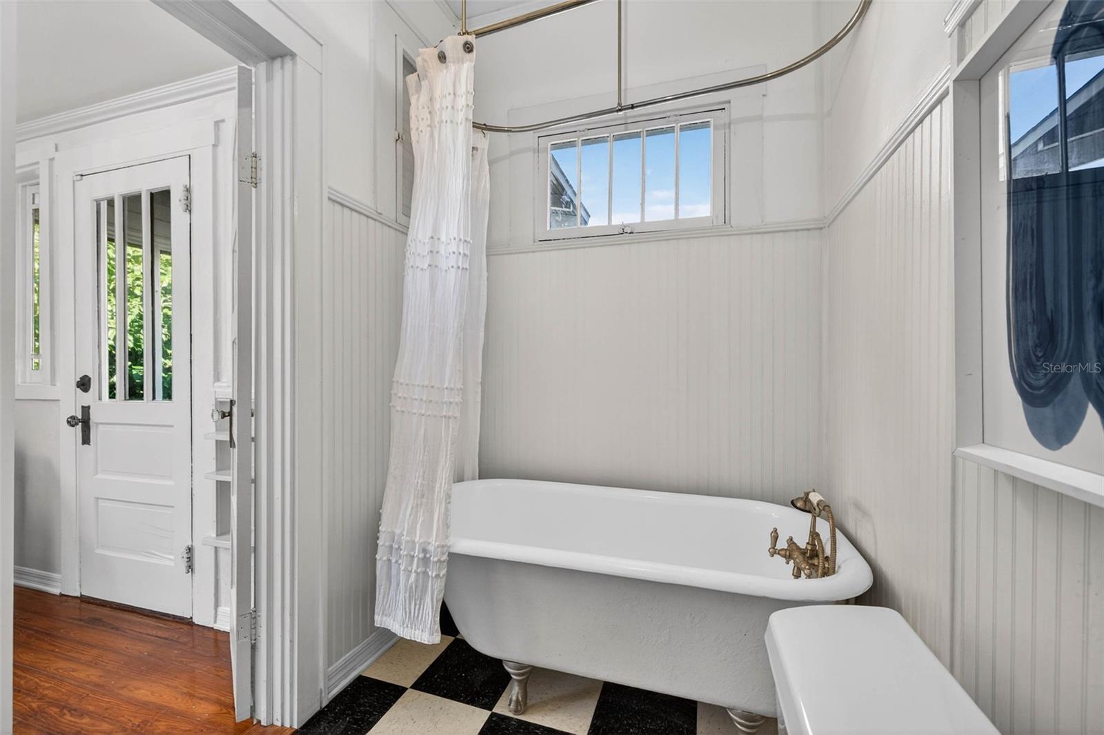 Image 28 of 38 For 736 6th Street N