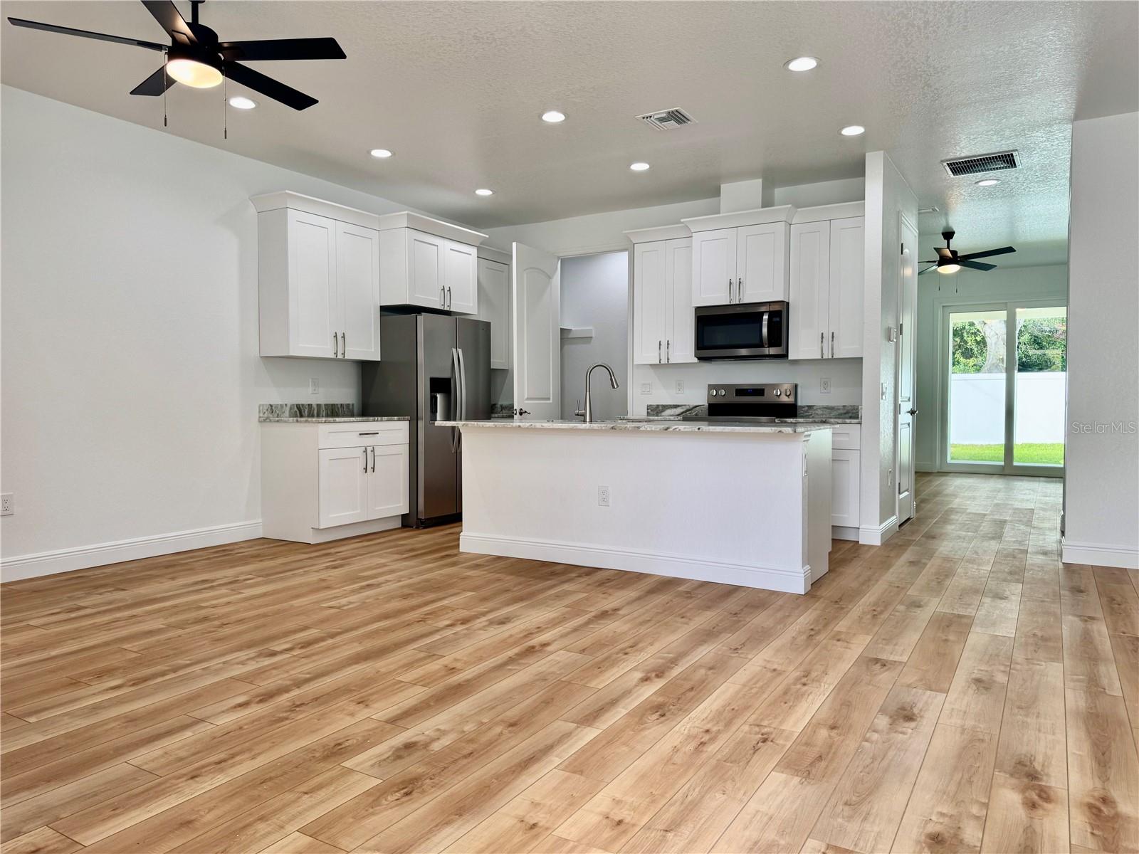 Image 16 of 27 For 704 13th Avenue Nw