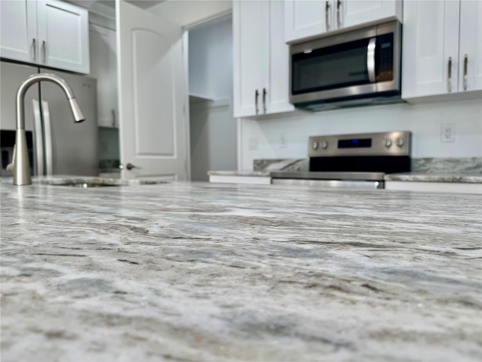 Image 17 of 27 For 704 13th Avenue Nw