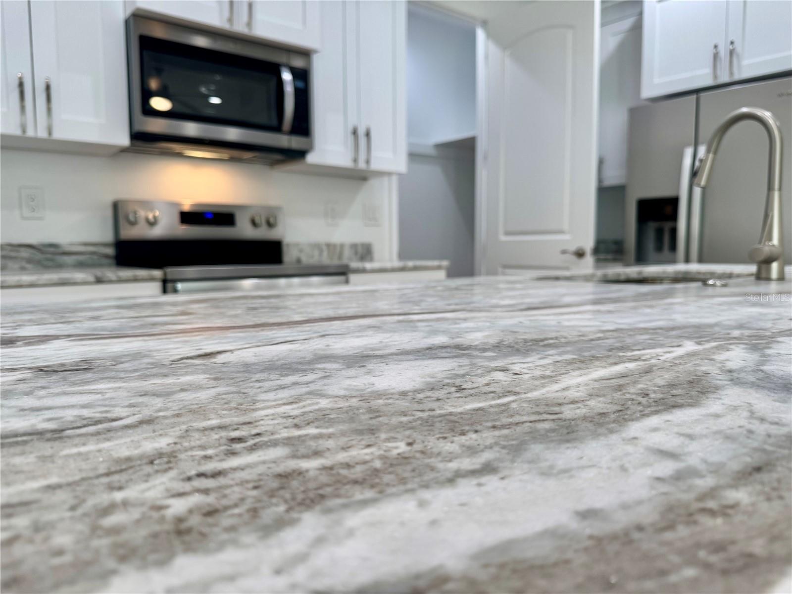 Image 5 of 27 For 704 13th Avenue Nw