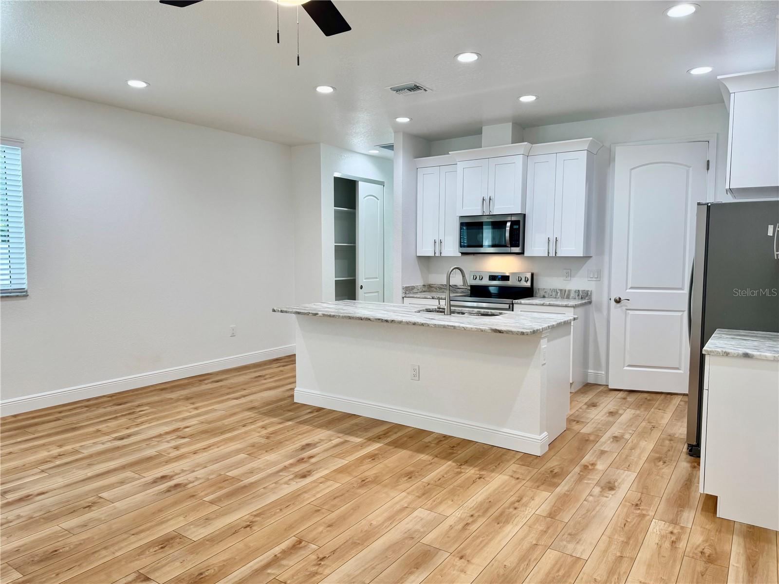 Image 7 of 27 For 704 13th Avenue Nw