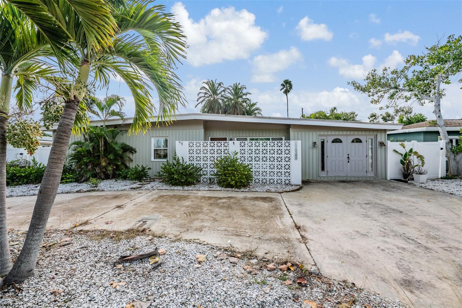 Details for 16304 3rd Street E, REDINGTON BEACH, FL 33708