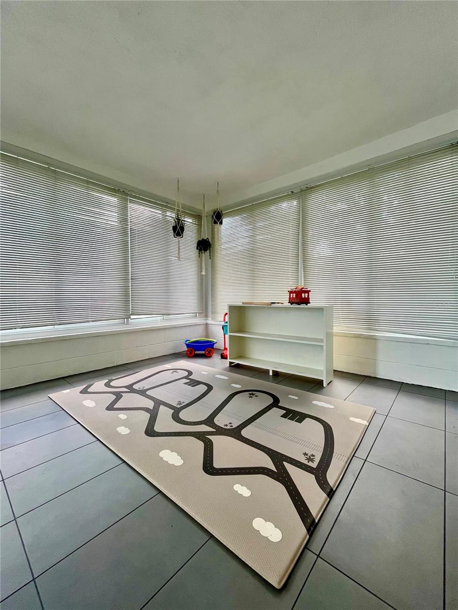 Image 29 of 37 For 1945 68th Avenue S