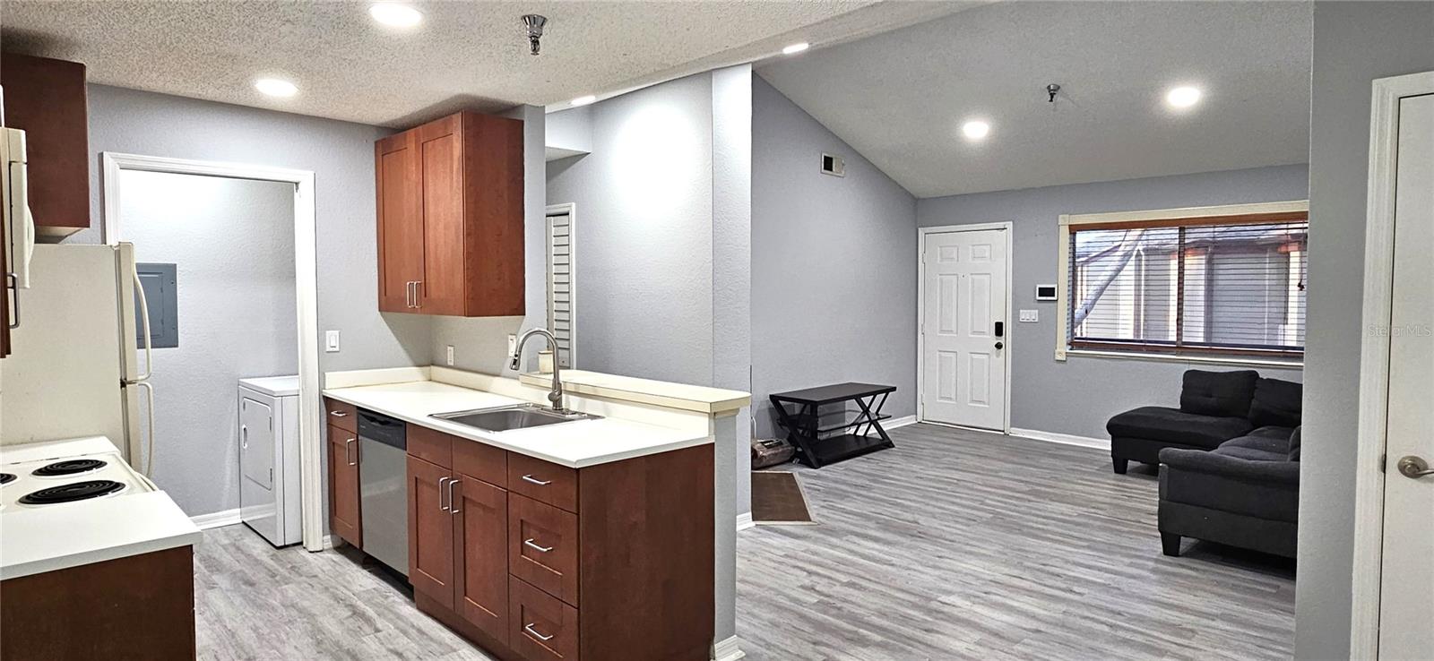 Image 7 of 22 For 10263 Gandy Boulevard N 2014