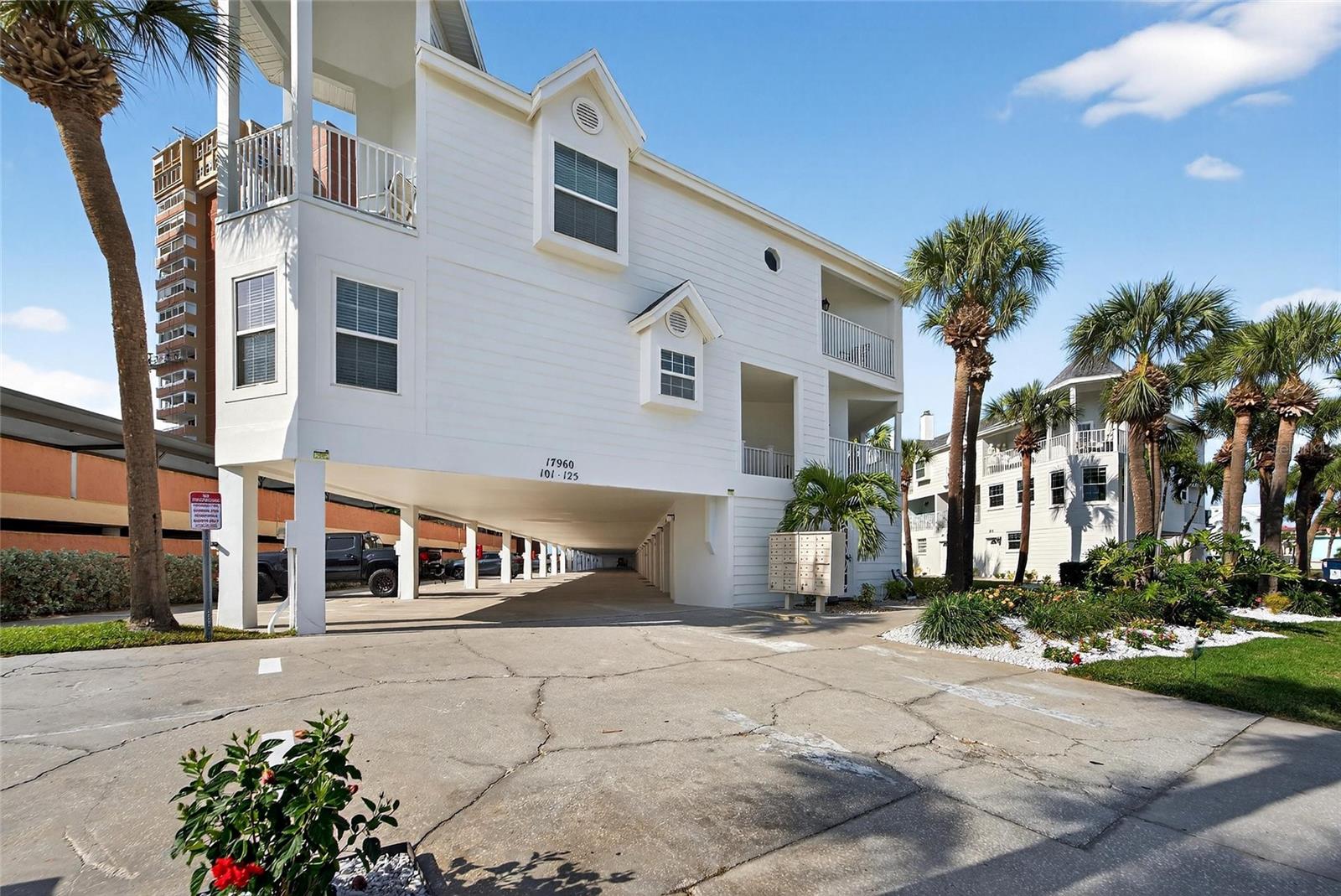 Image 10 of 81 For 17960 Gulf Boulevard 104