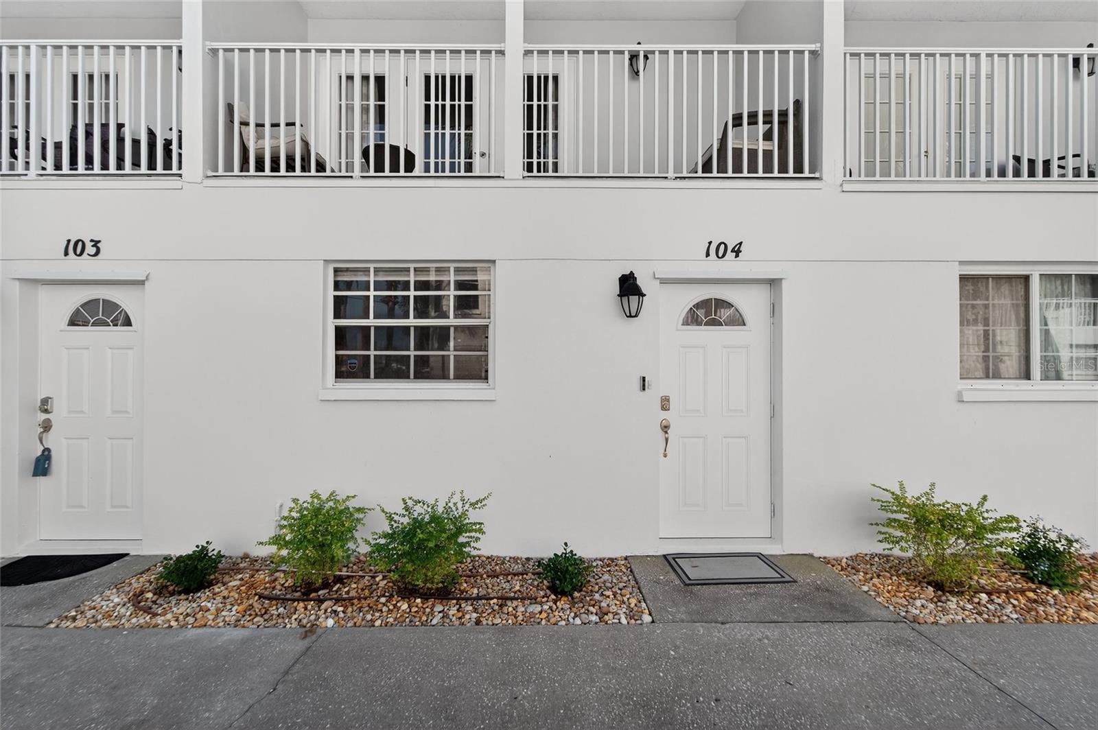 Image 11 of 81 For 17960 Gulf Boulevard 104