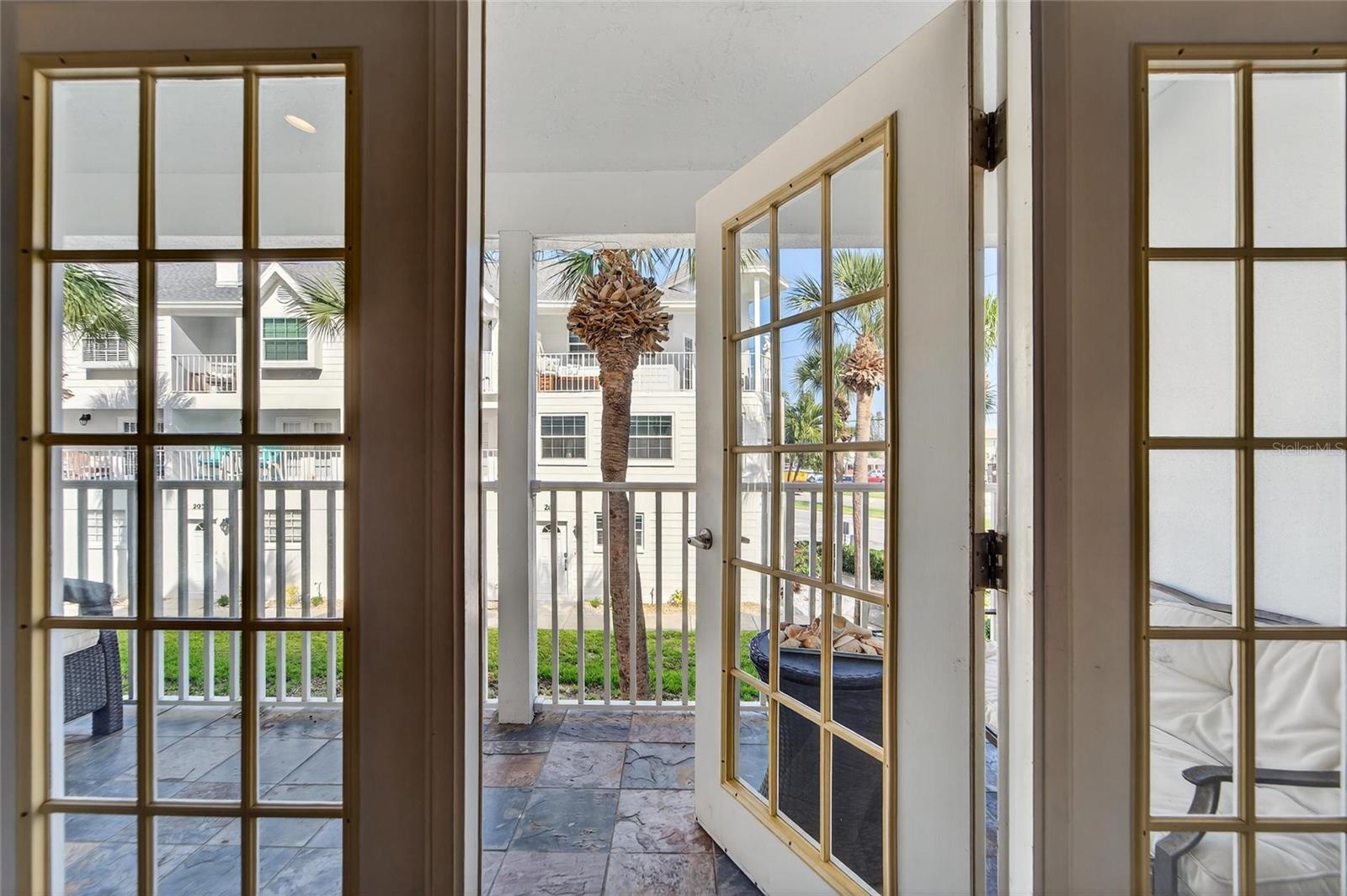 Image 19 of 81 For 17960 Gulf Boulevard 104