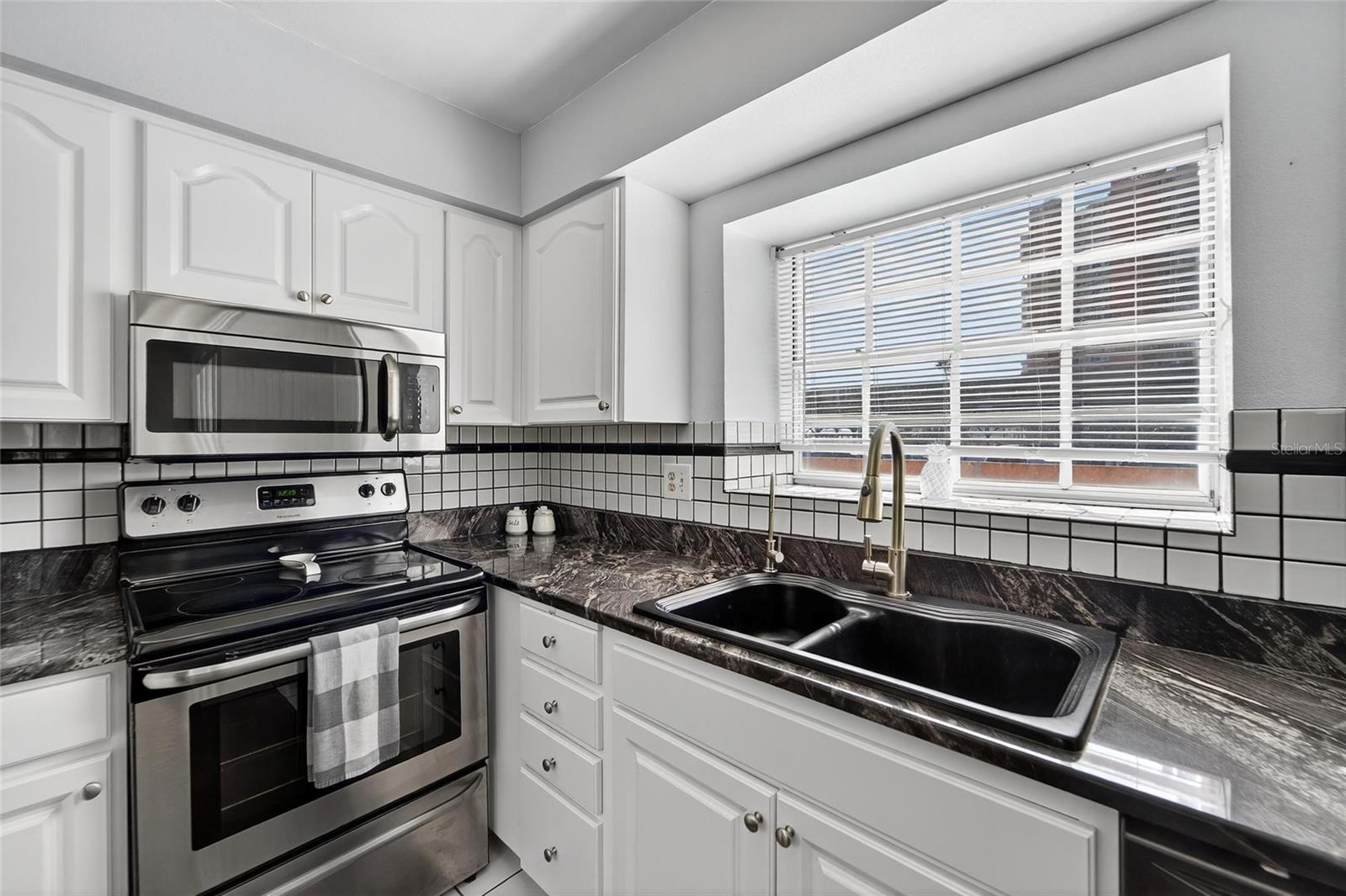 Image 31 of 81 For 17960 Gulf Boulevard 104