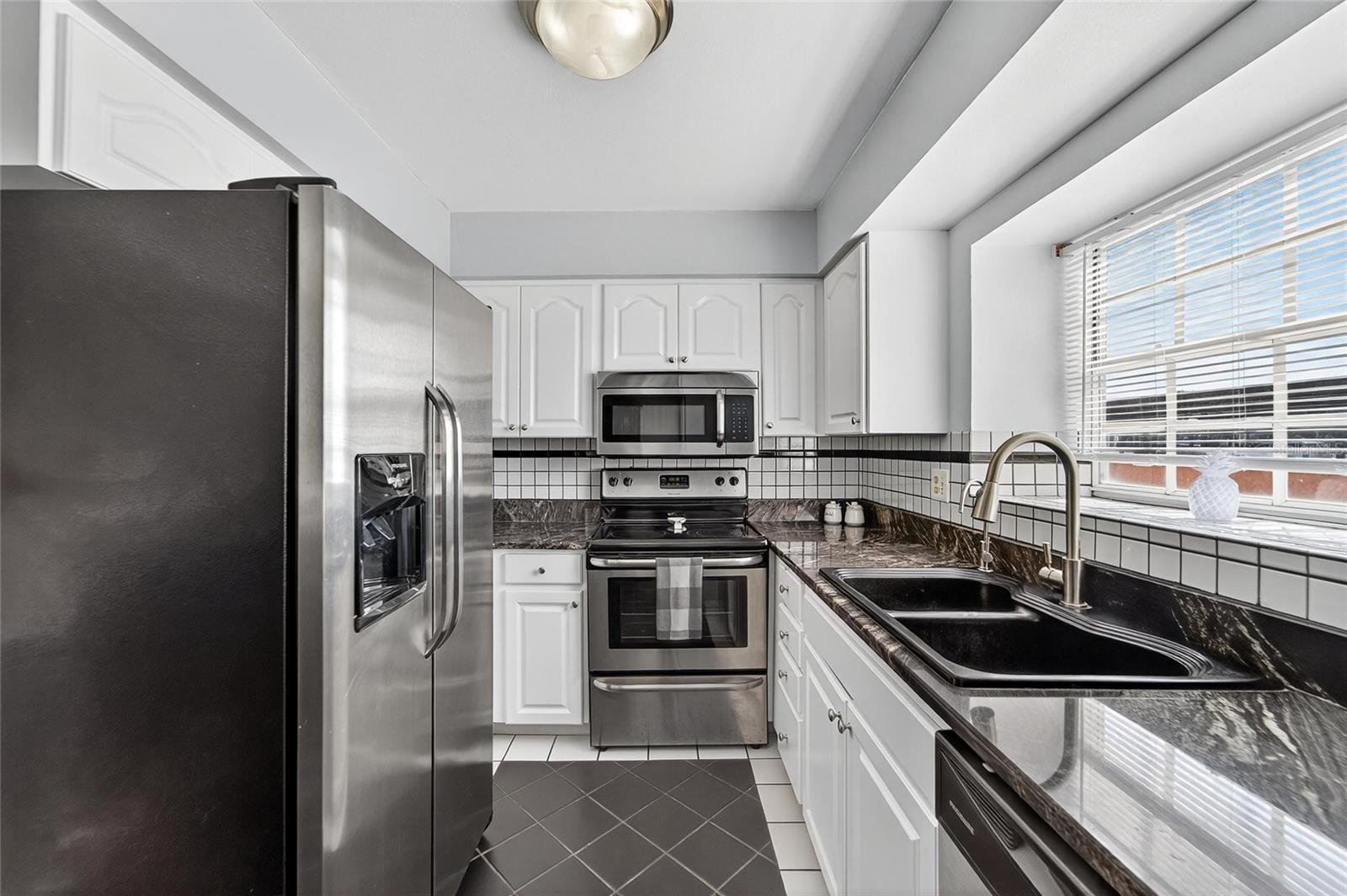 Image 33 of 81 For 17960 Gulf Boulevard 104