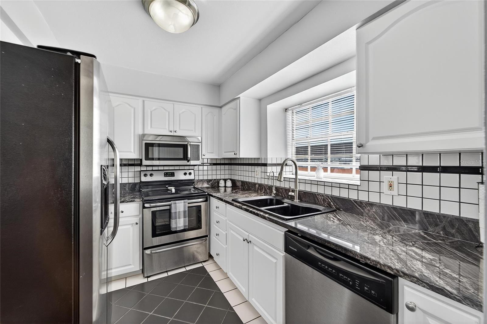 Image 34 of 81 For 17960 Gulf Boulevard 104