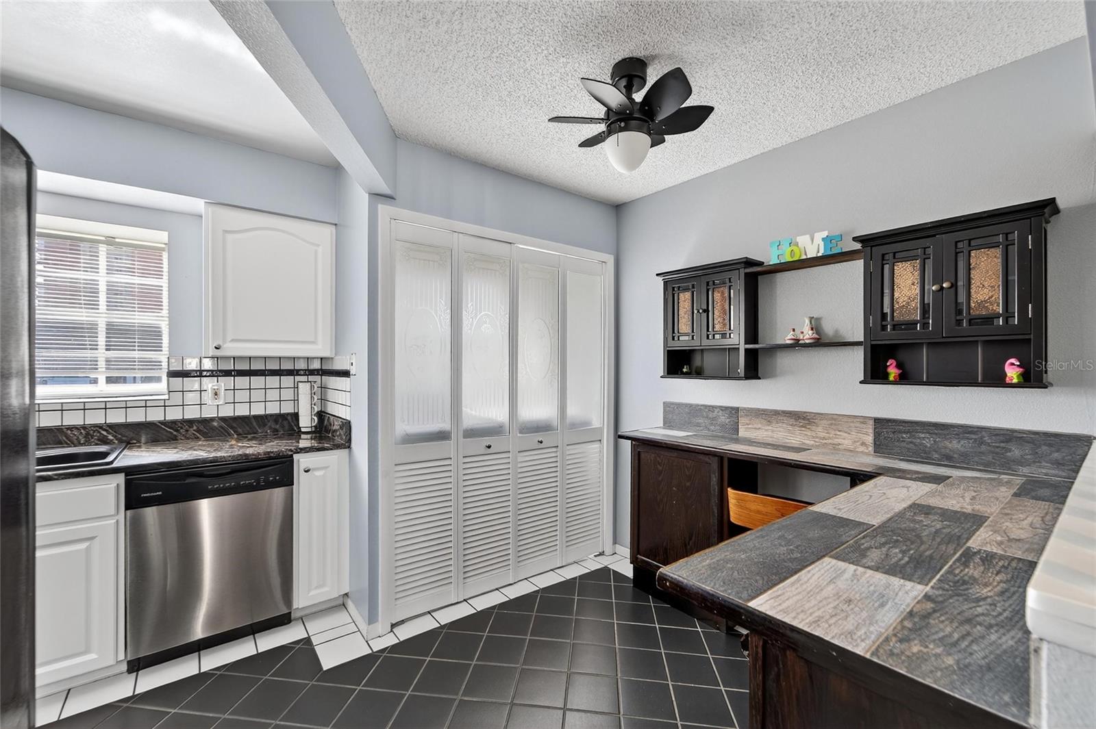 Image 35 of 81 For 17960 Gulf Boulevard 104