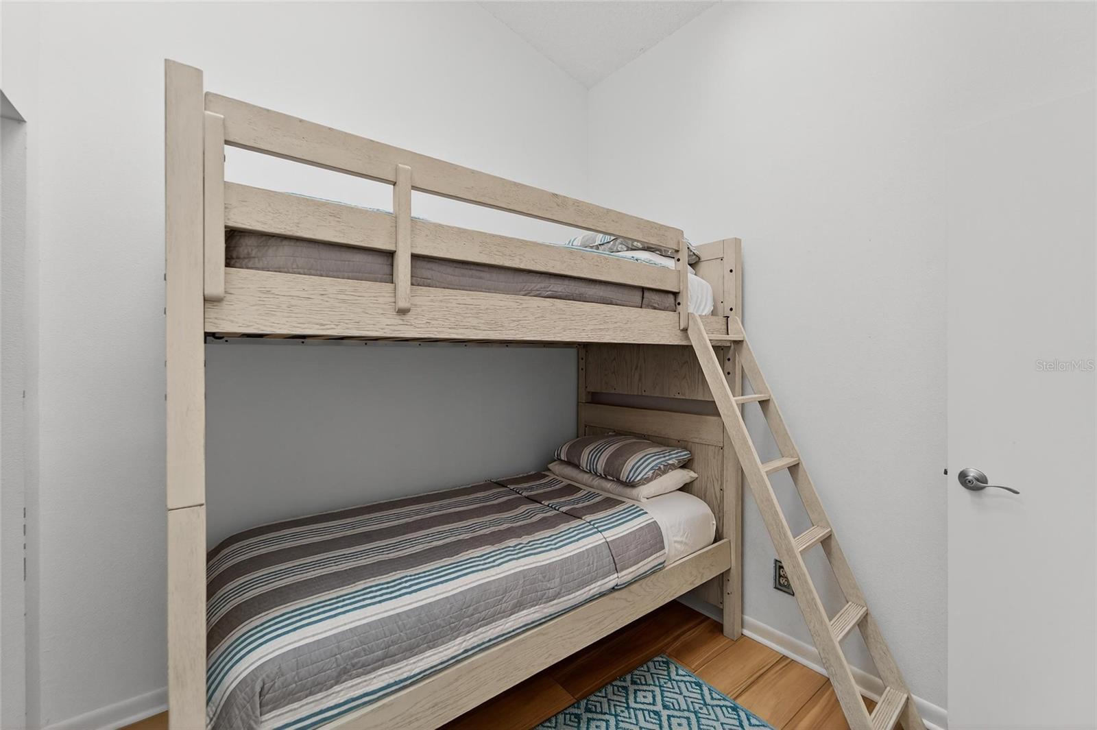 Image 51 of 81 For 17960 Gulf Boulevard 104