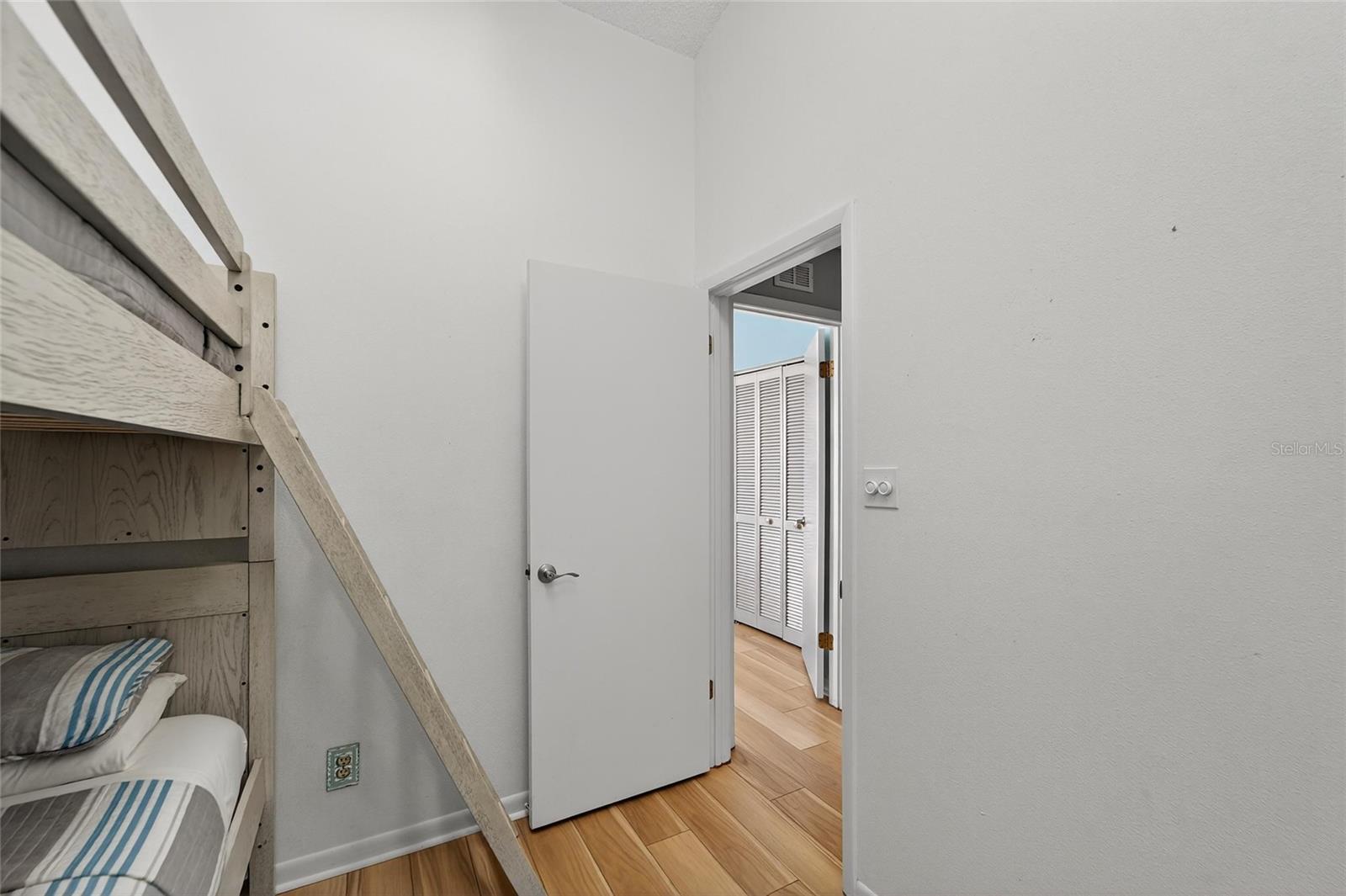 Image 52 of 81 For 17960 Gulf Boulevard 104