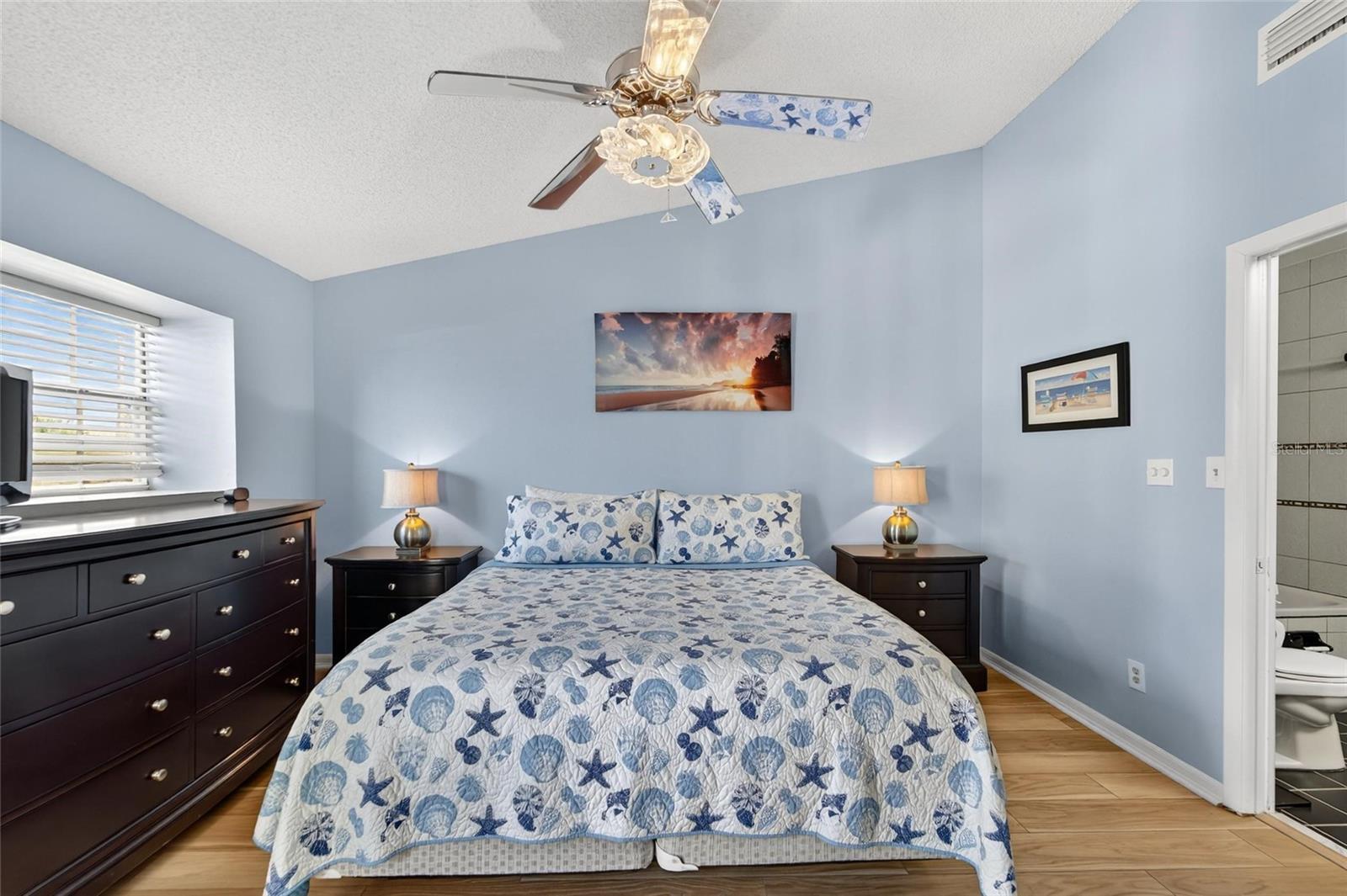 Image 54 of 81 For 17960 Gulf Boulevard 104