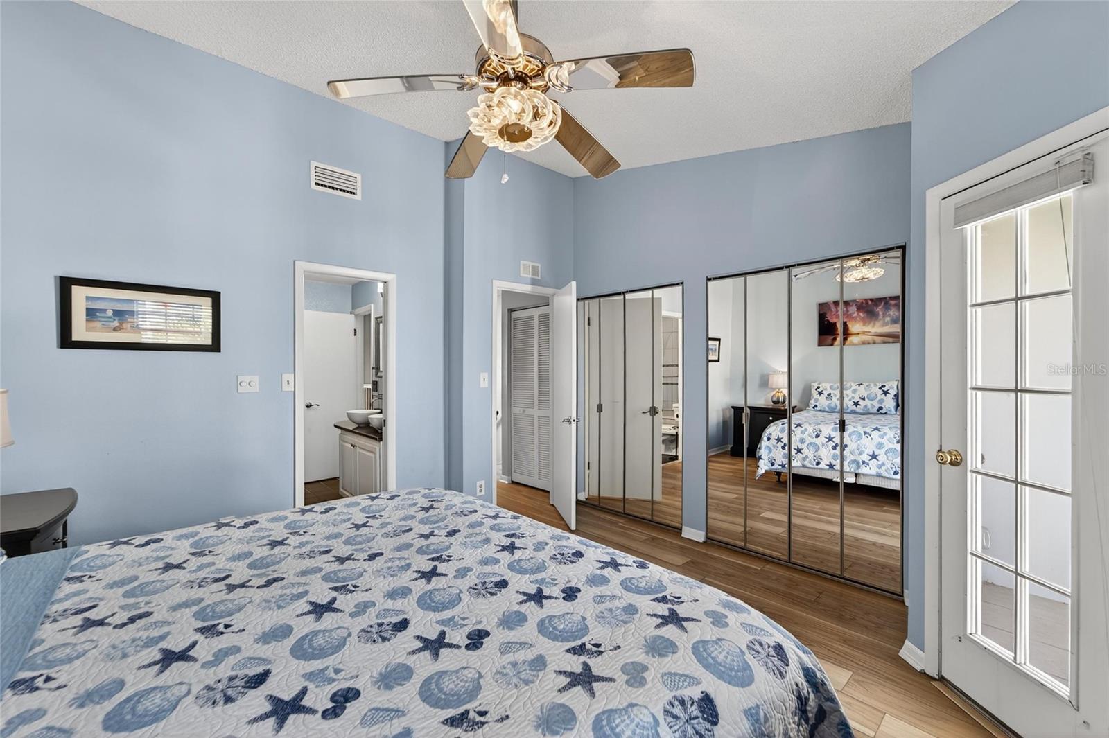 Image 56 of 81 For 17960 Gulf Boulevard 104