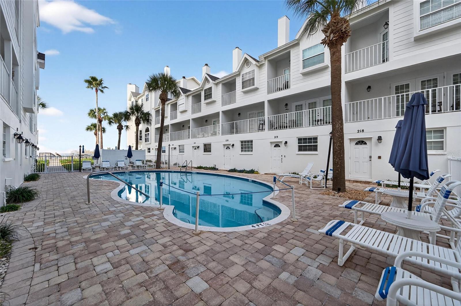 Image 8 of 81 For 17960 Gulf Boulevard 104