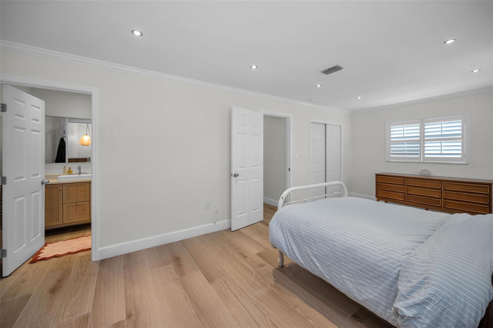 Image 22 of 41 For 7413 Obrien Street