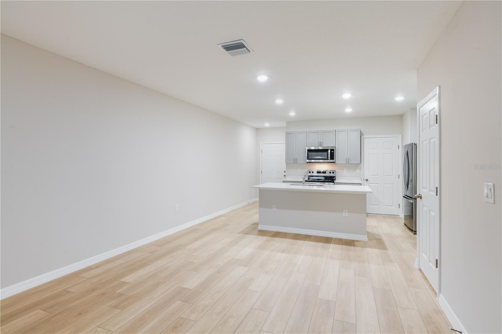 Image 5 of 16 For 4128 Hummock Place