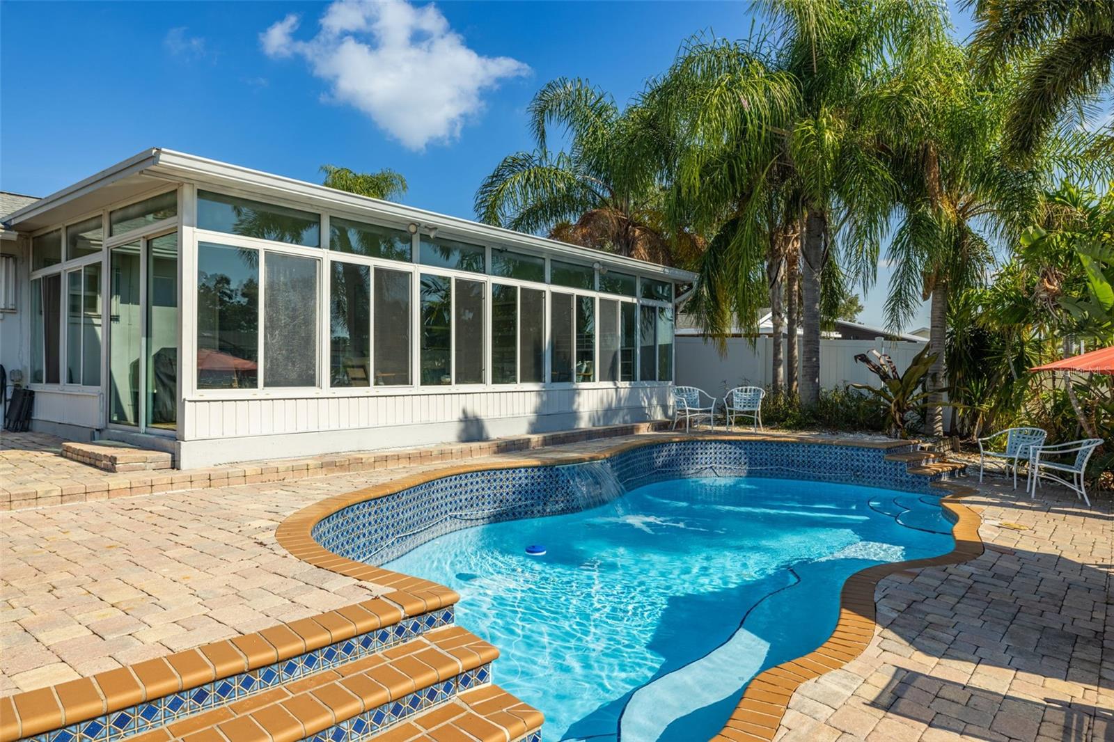 Listing photo id 13 for 8462 Flagstone Drive