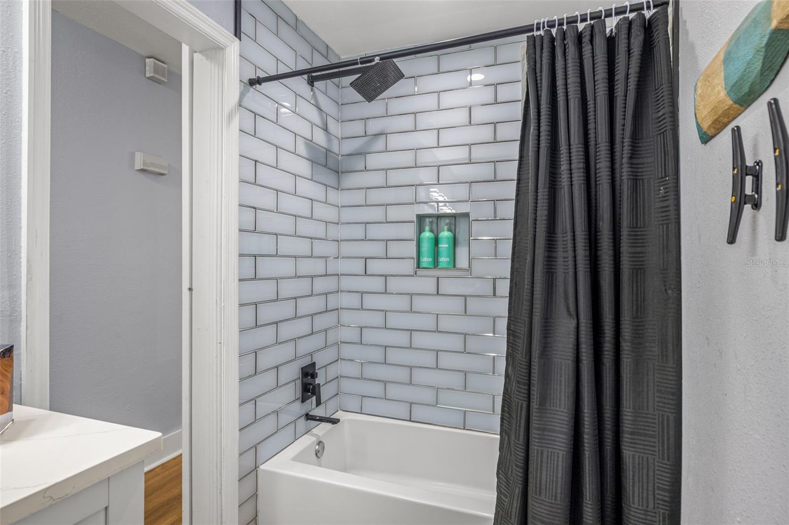 Listing photo id 24 for 8462 Flagstone Drive