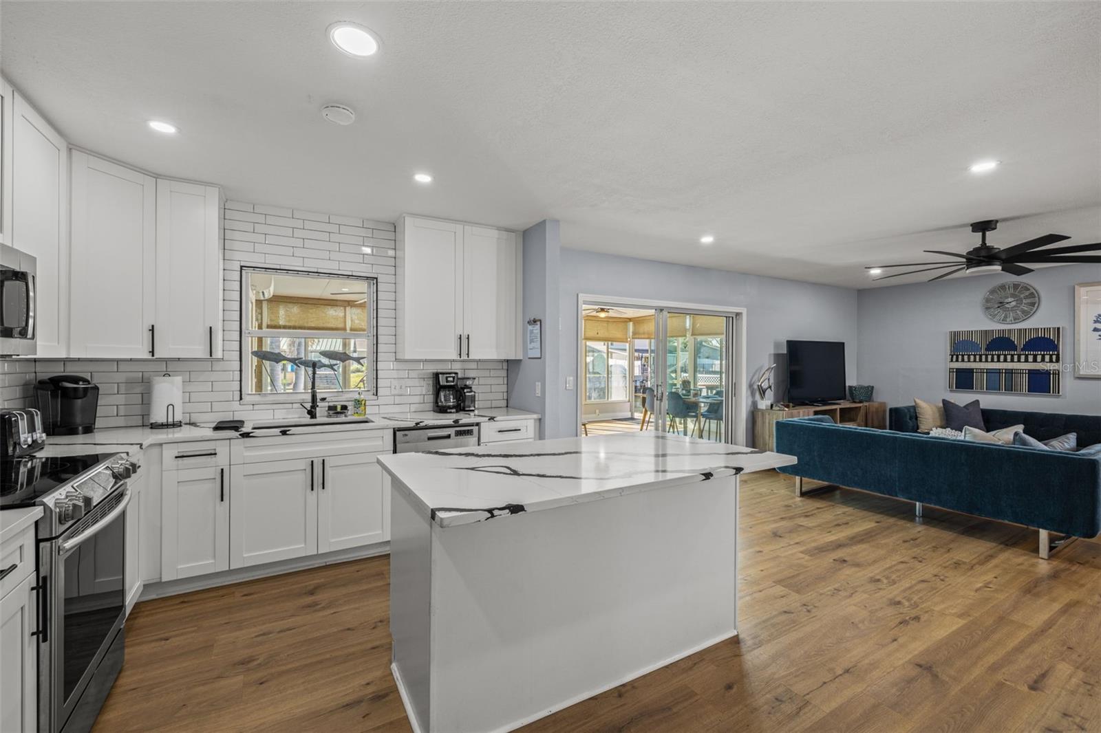 Listing photo id 32 for 8462 Flagstone Drive