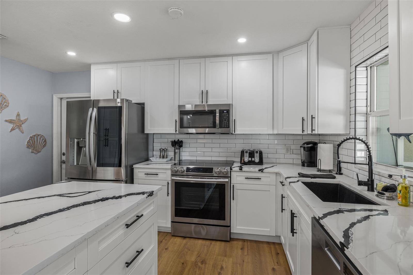 Listing photo id 33 for 8462 Flagstone Drive