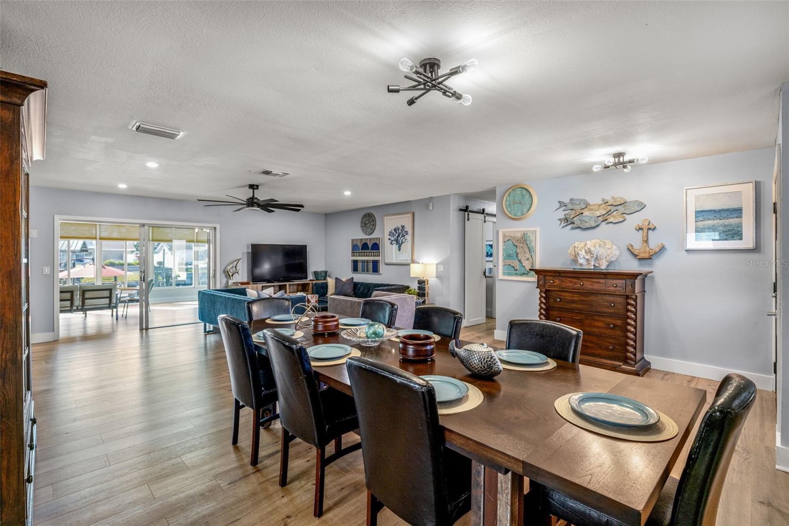 Listing photo id 37 for 8462 Flagstone Drive