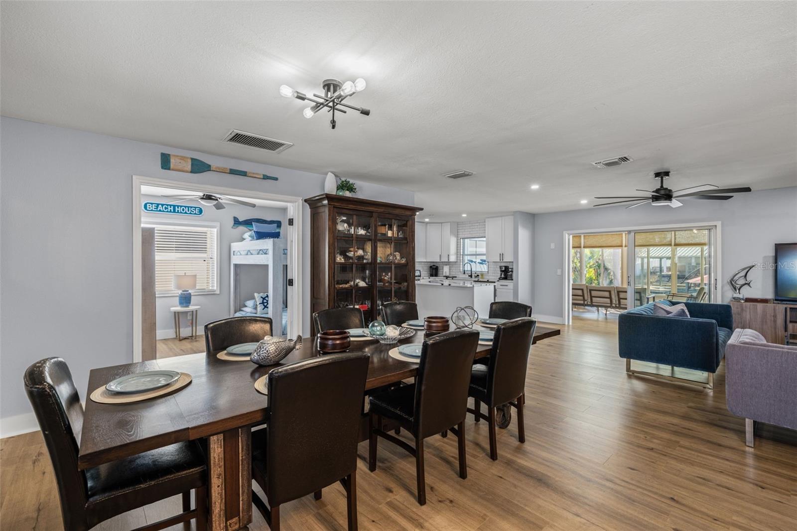 Listing photo id 38 for 8462 Flagstone Drive