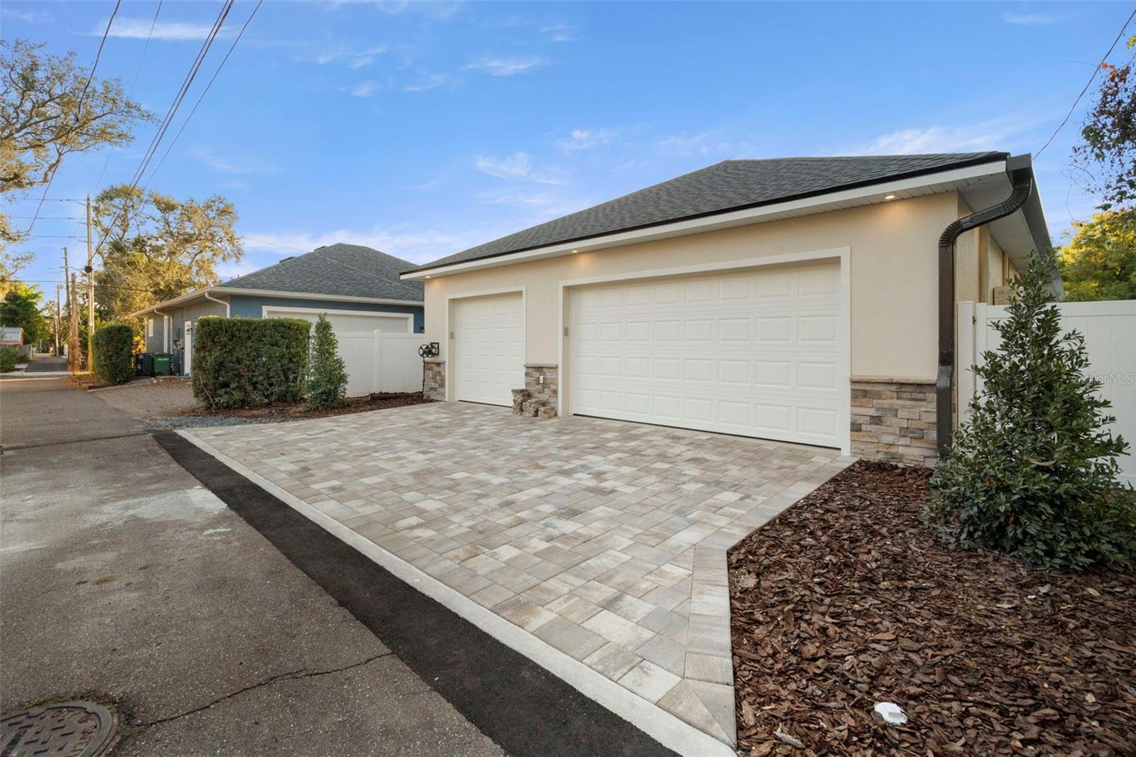 Image 10 of 62 For 324 3rd Avenue N