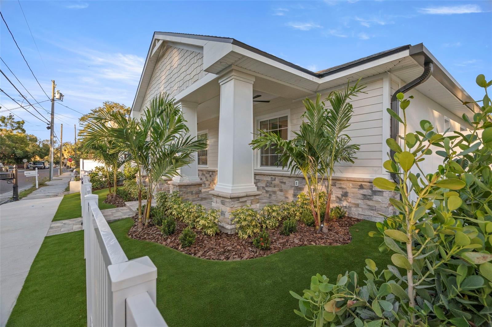 Image 5 of 62 For 324 3rd Avenue N