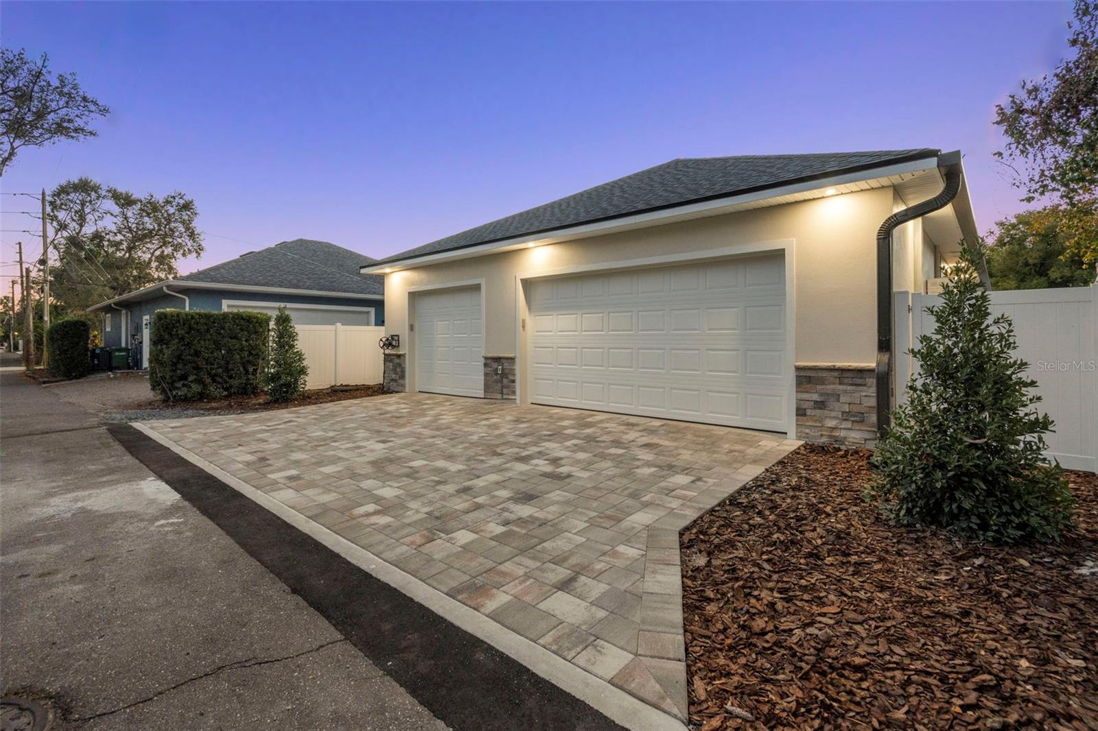 Image 7 of 62 For 324 3rd Avenue N