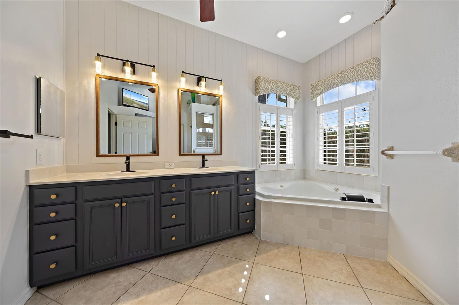 Image 14 of 46 For 419 141st Court Ne