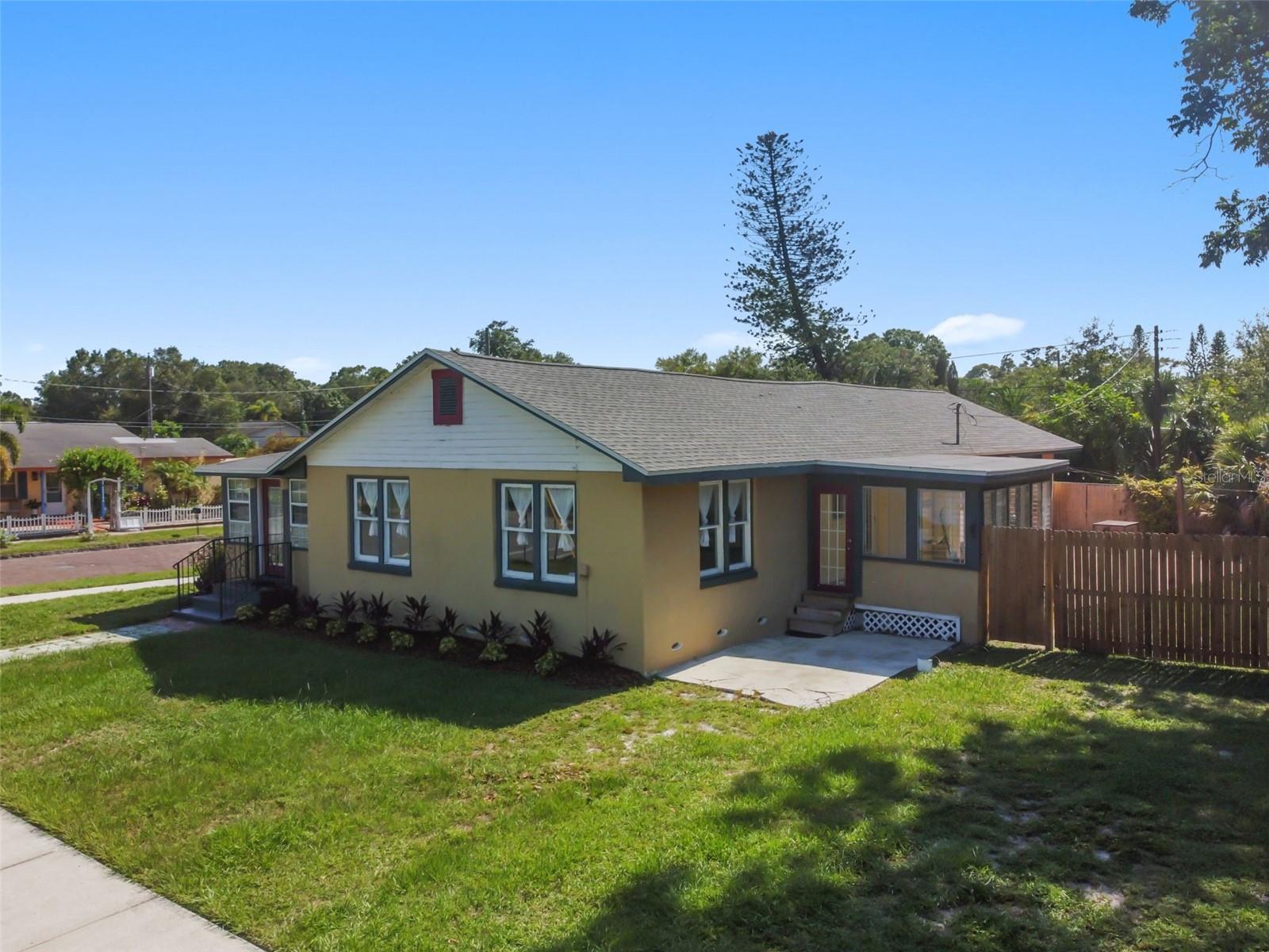 Image 13 of 100 For 1925 52nd Street S