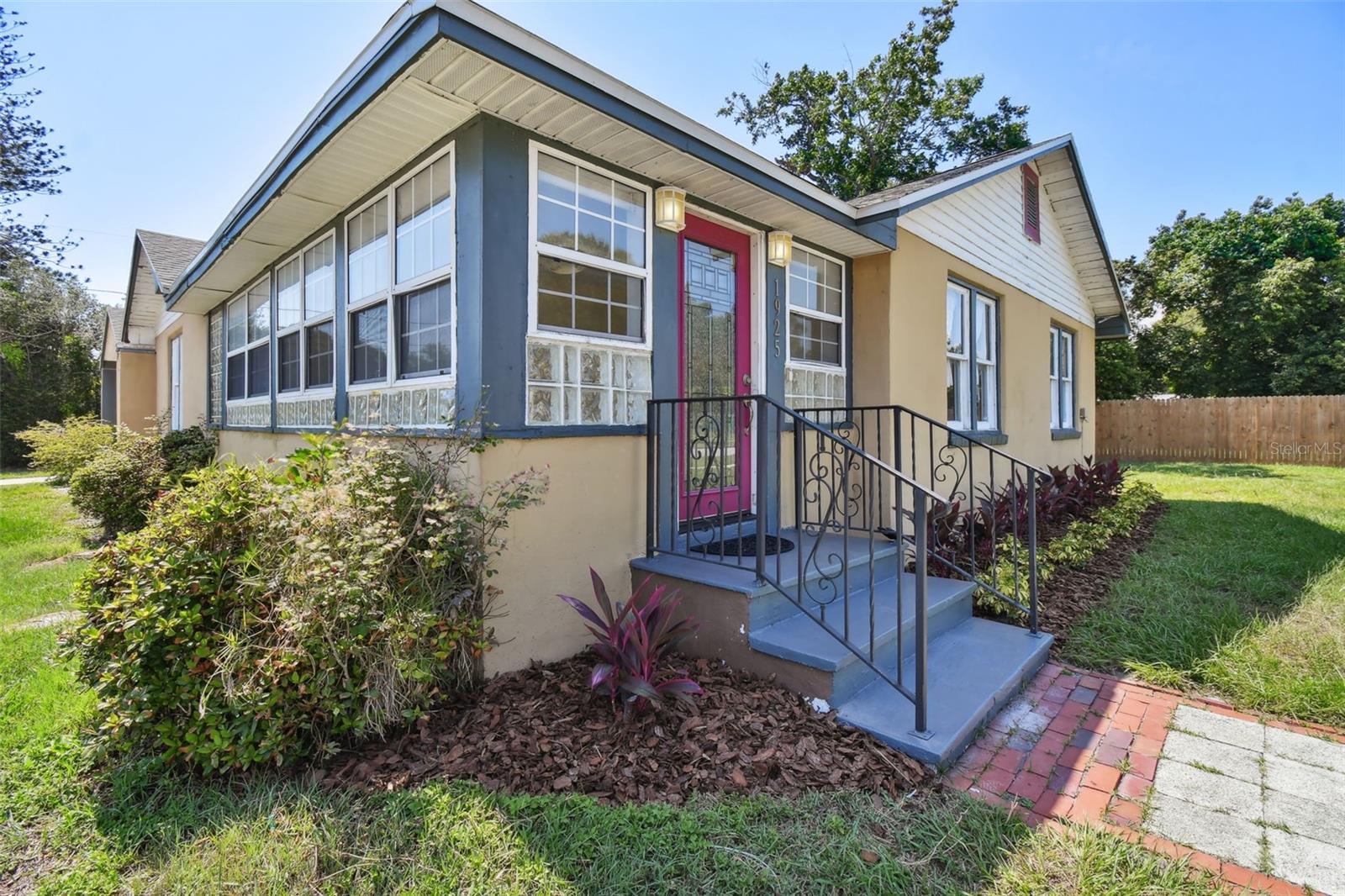 Image 19 of 100 For 1925 52nd Street S