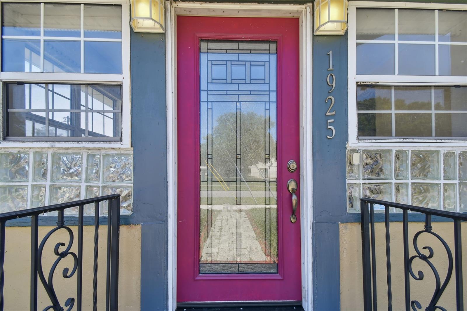 Image 21 of 100 For 1925 52nd Street S