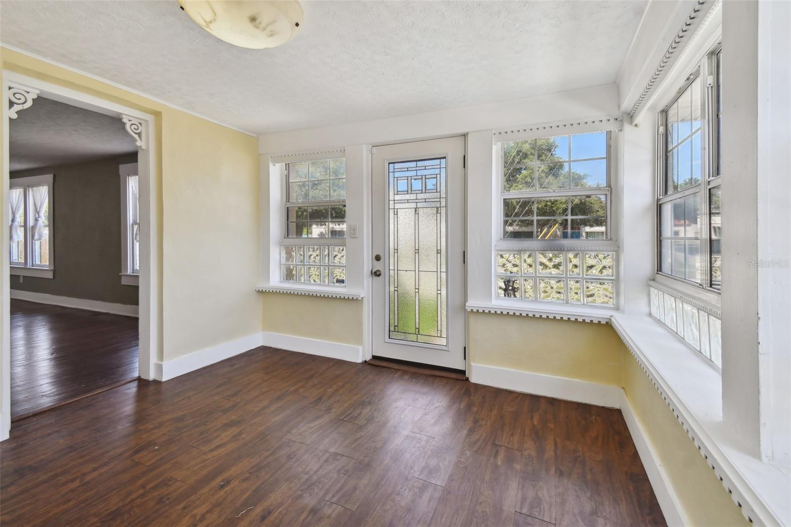 Image 23 of 100 For 1925 52nd Street S