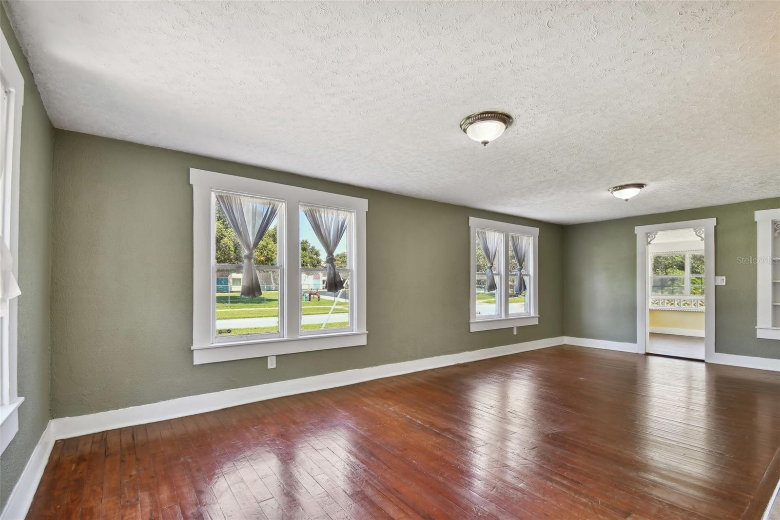 Image 26 of 100 For 1925 52nd Street S