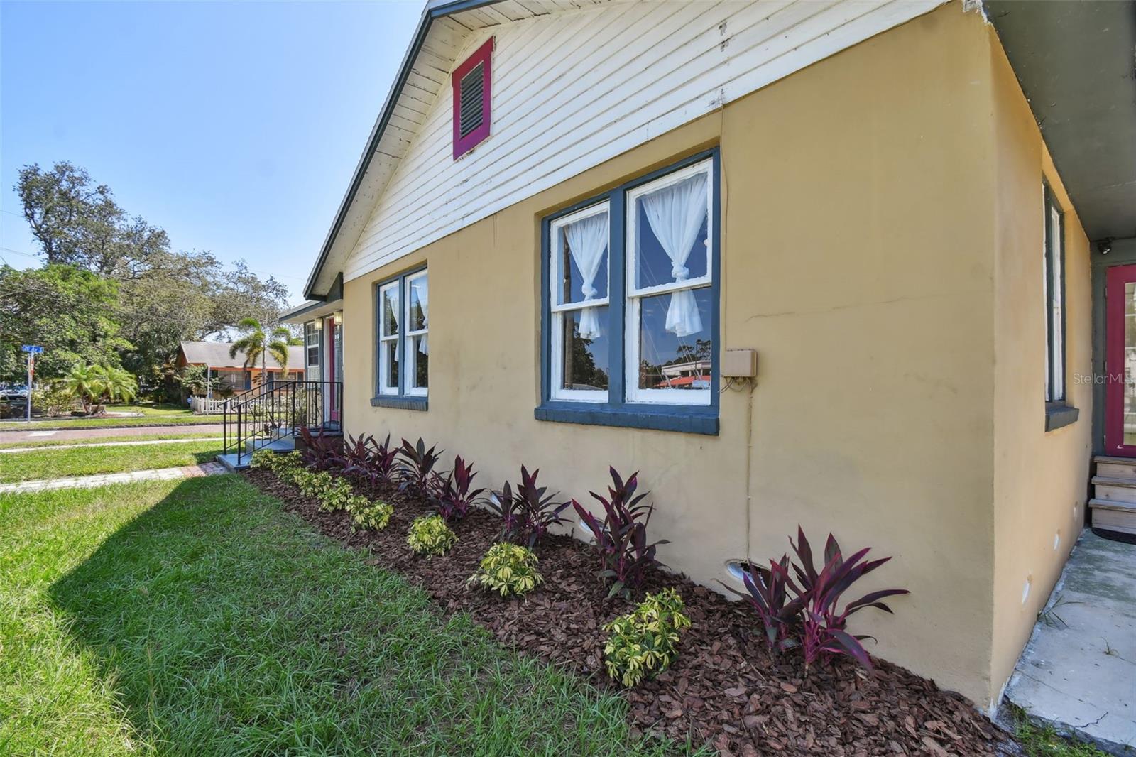 Image 3 of 100 For 1925 52nd Street S