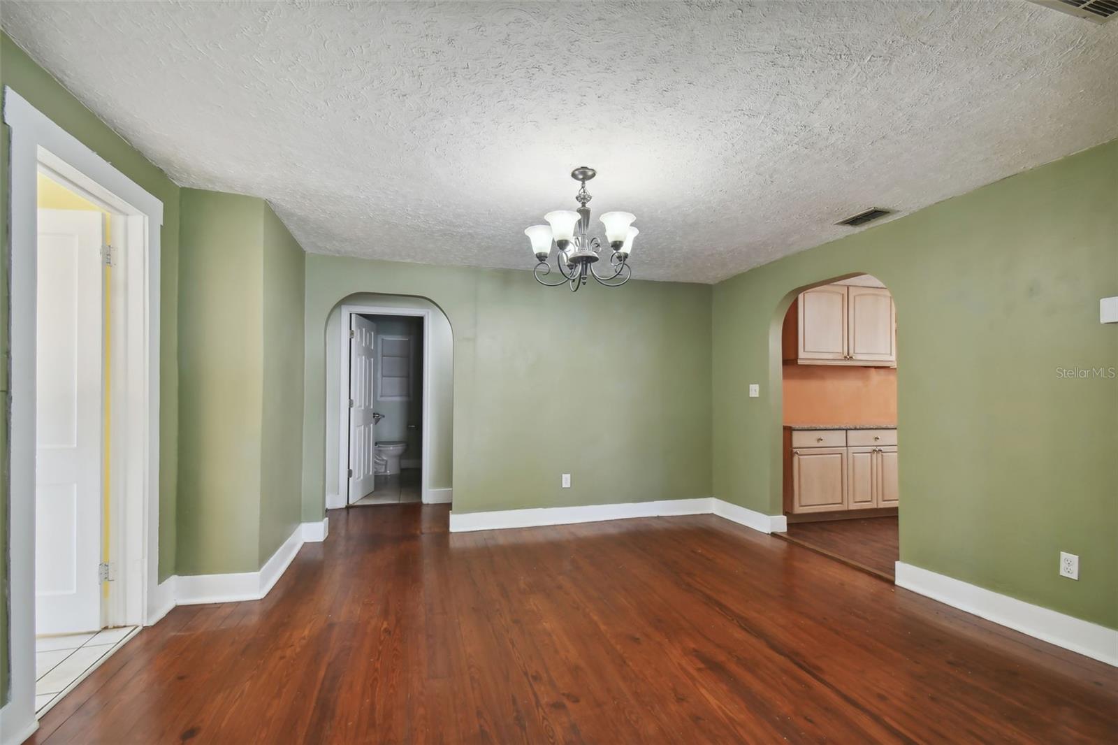 Image 32 of 100 For 1925 52nd Street S