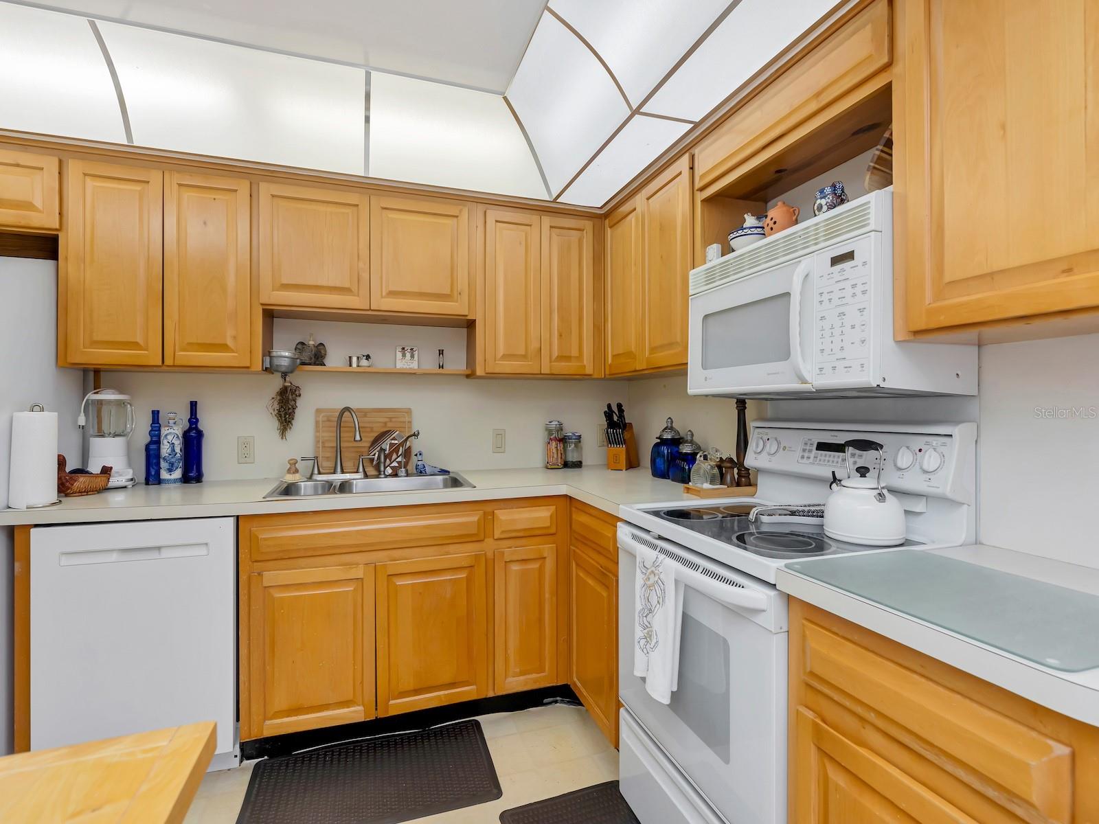 Image 15 of 30 For 3301 Bayshore Boulevard 302e