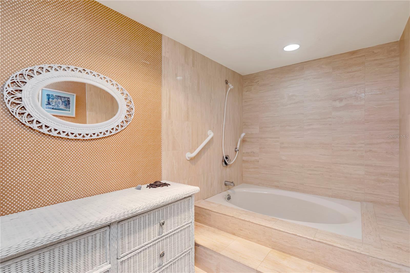 Image 20 of 30 For 3301 Bayshore Boulevard 302e