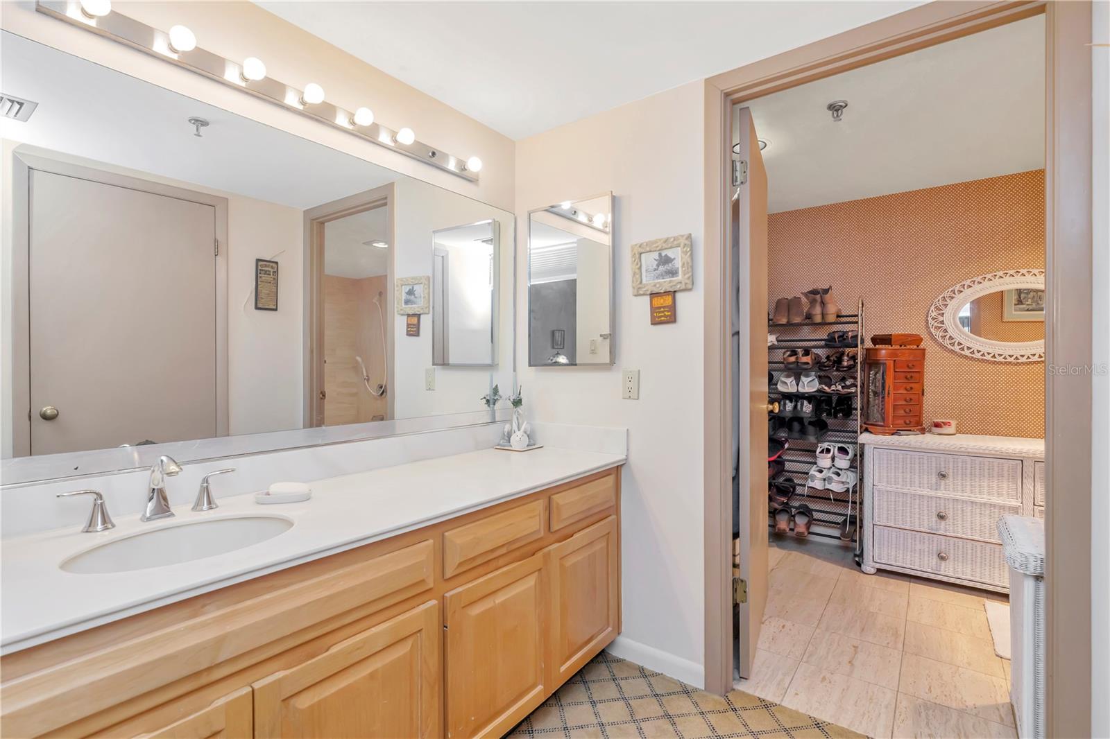 Image 21 of 30 For 3301 Bayshore Boulevard 302e