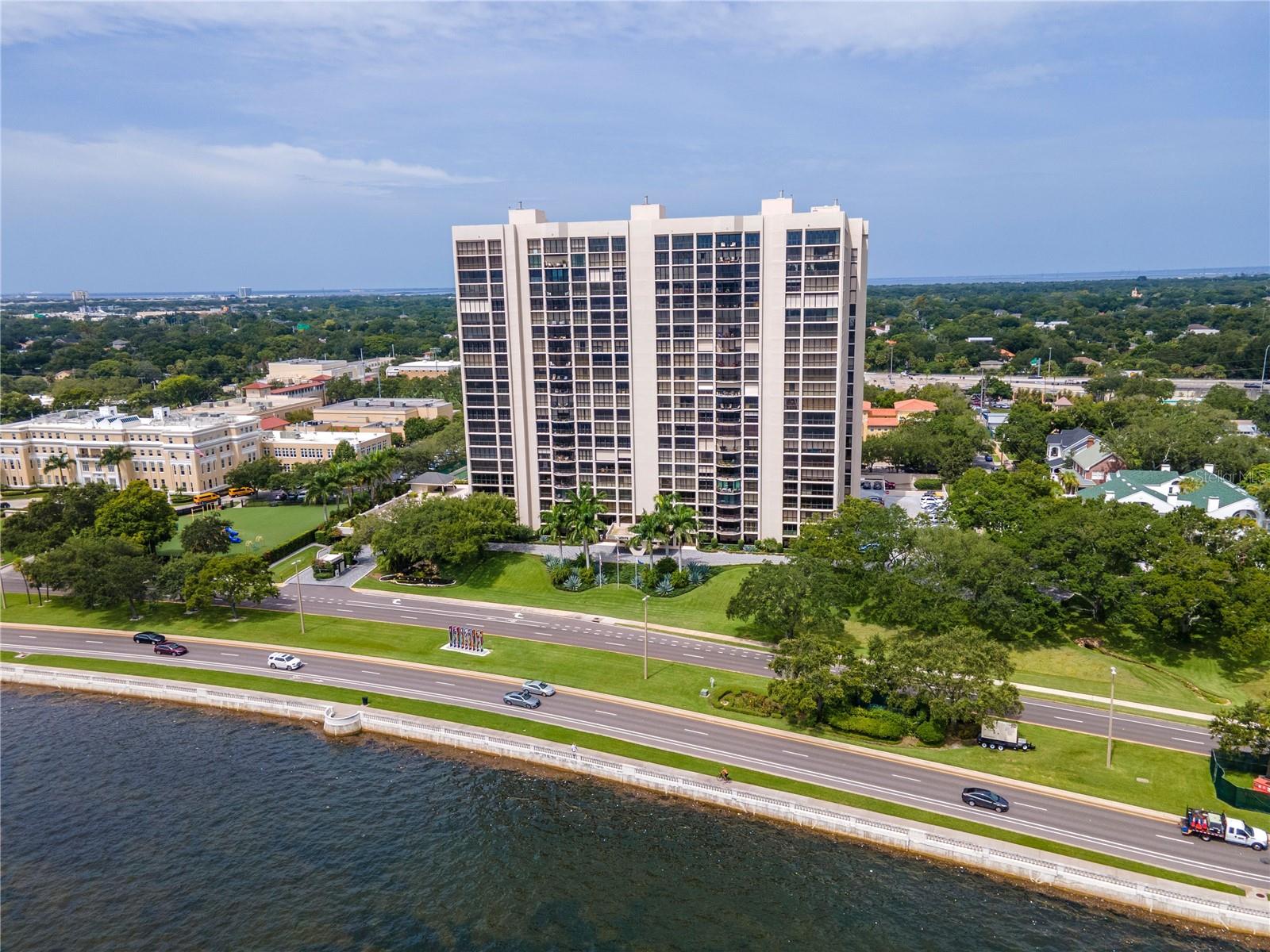 Image 3 of 30 For 3301 Bayshore Boulevard 302e