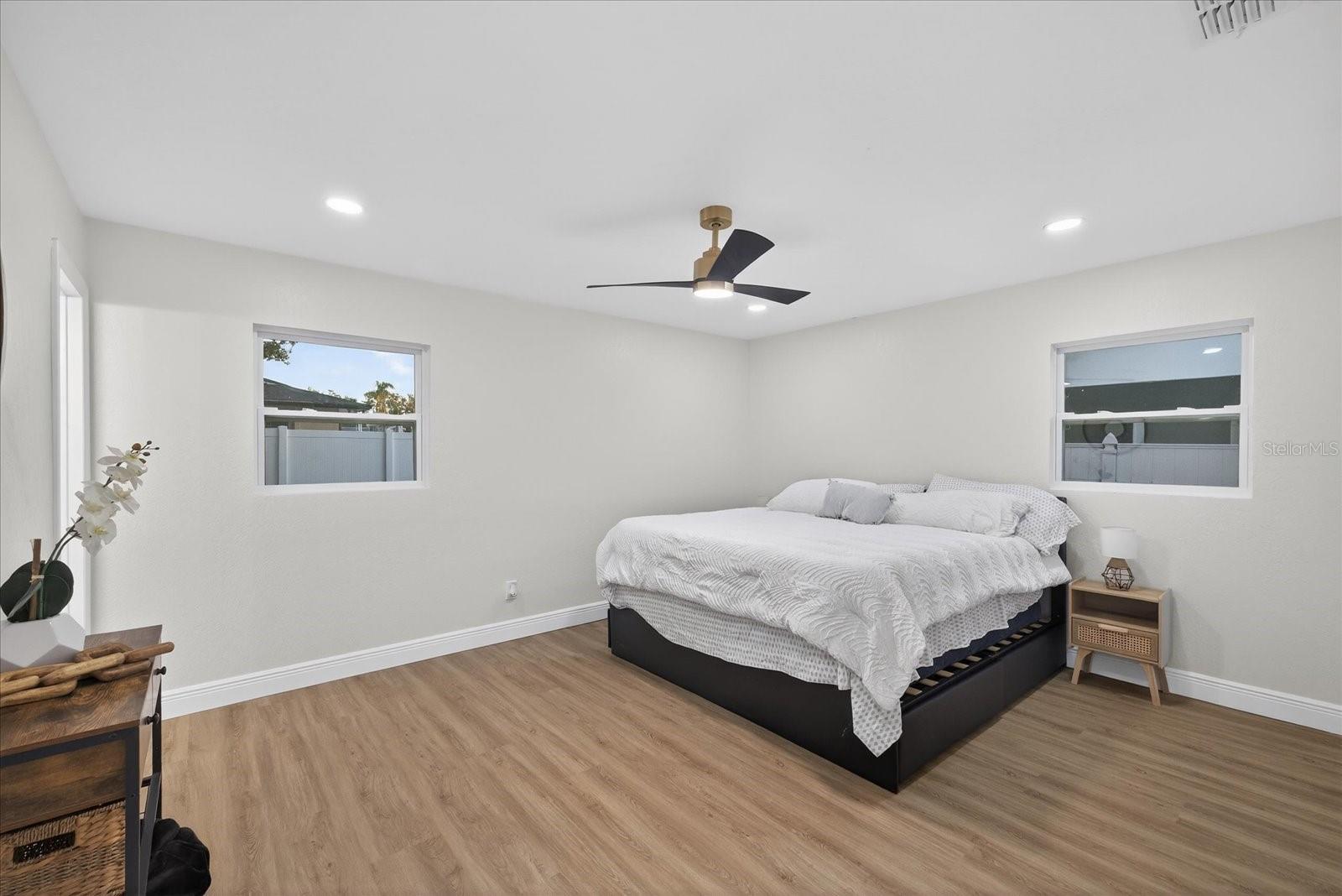 Image 21 of 45 For 5819 Tampa Shores Boulevard