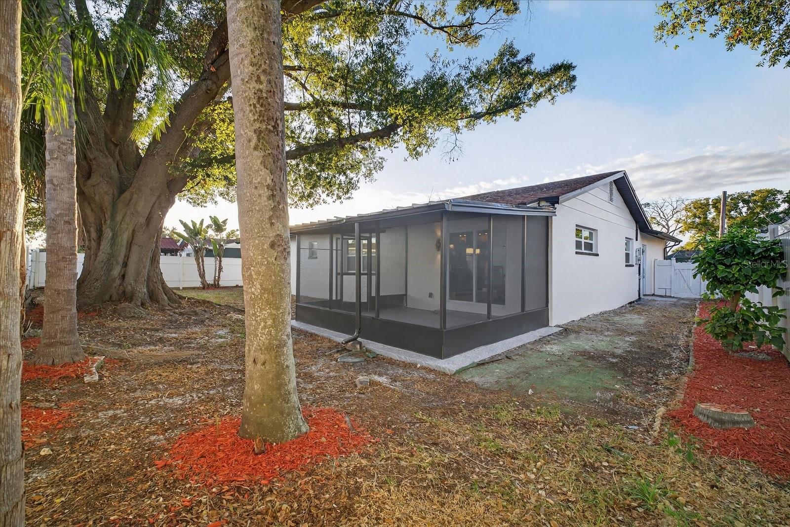 Image 43 of 45 For 5819 Tampa Shores Boulevard